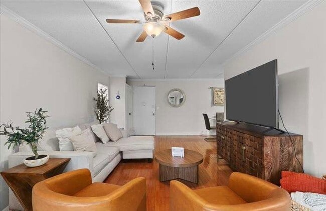 Building Photo - Colonial