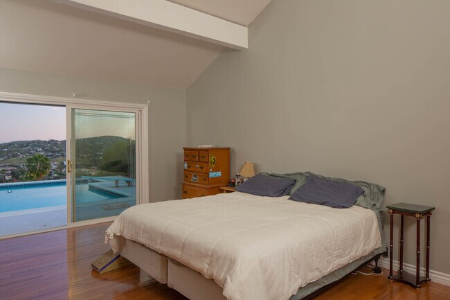 Building Photo - Rare newer one level view single family home