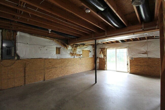 Building Photo - 1311 Stonechris Dr