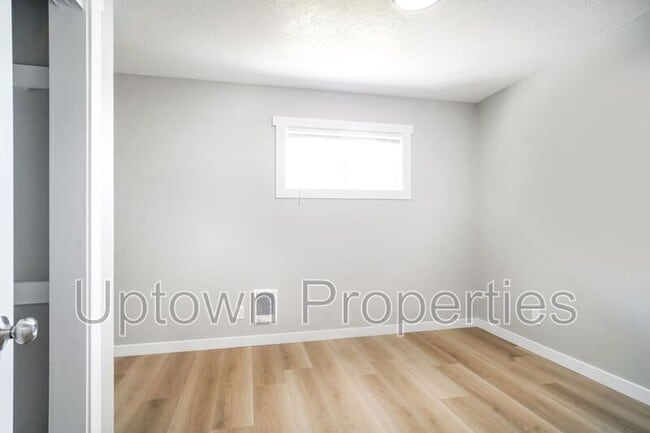 Building Photo - 466 N Adair St
