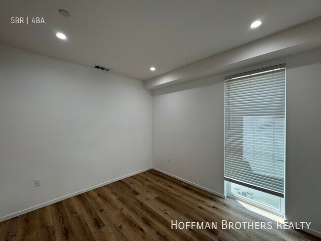 Building Photo - 660 Mariposa Ave