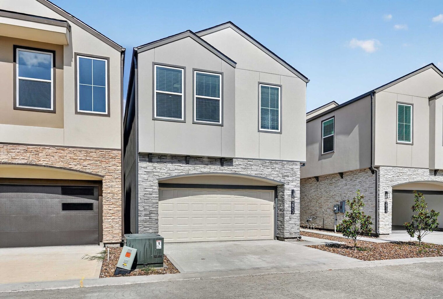 Building Photo - 2926 El Fenice Ln