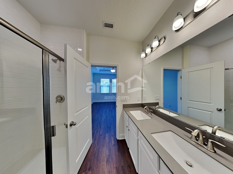 Building Photo - 935 Heavenly Dr