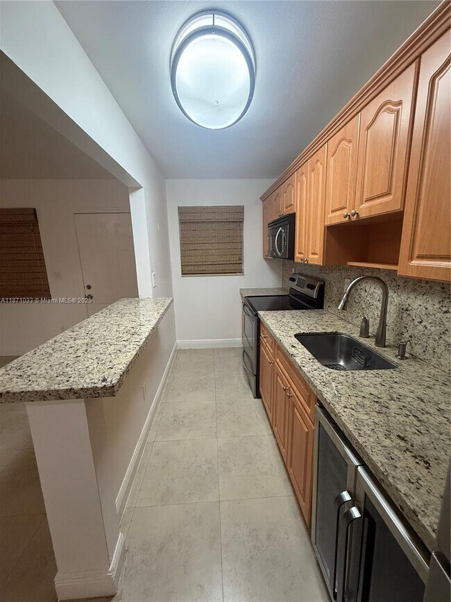 Building Photo - 5839 SW 74th Terrace