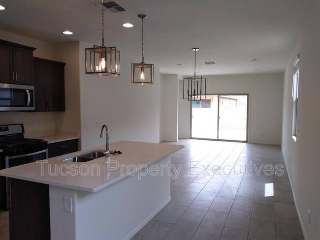 Building Photo - 10683 W Dickerson Dr