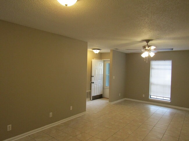 Building Photo - 255 Garden Cir