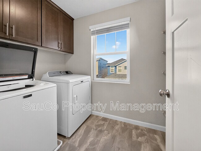 Building Photo - 3909 SE Zircon Ln