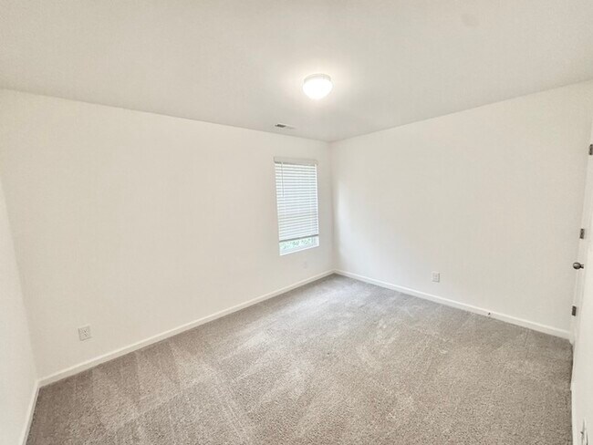 Building Photo - Three bedroom 2 1/2 bath near the I 40 and the I 77