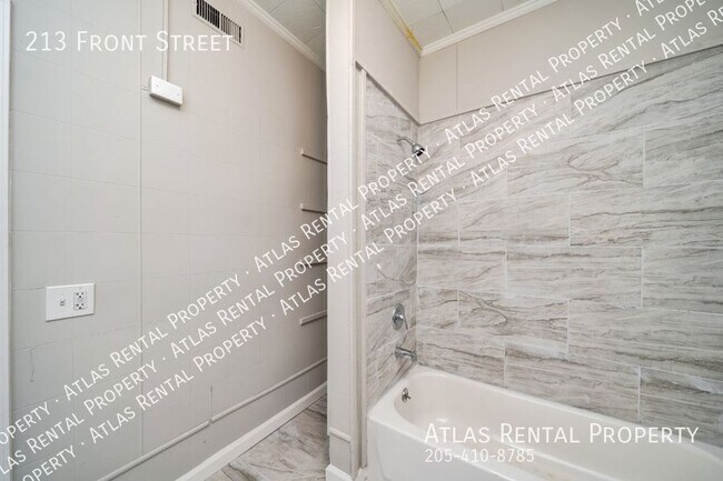 Building Photo - 213 Front St