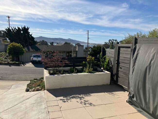 Building Photo - 705 Center Ct