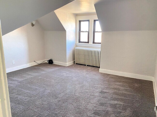 Building Photo - Bailey