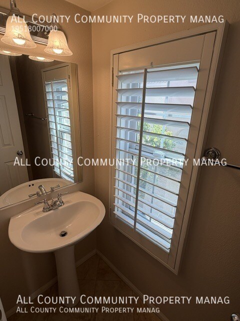 Building Photo - 44920 Honey Locust Dr