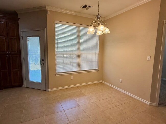 Building Photo - Beautiful Home in Surrey West of Yukon wit...