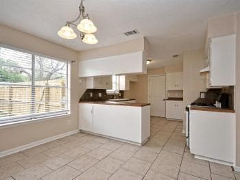 Building Photo - 905 Parker Cir