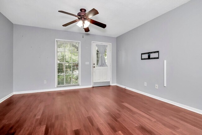 Building Photo - South Tampa 2 Bedroom w/ Office 2 Bathroom Townhome