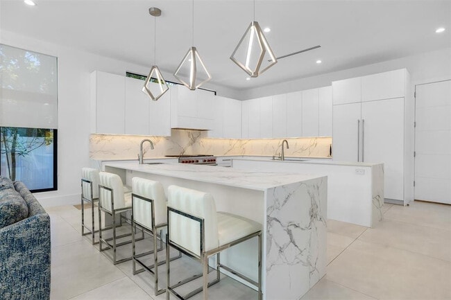 Building Photo - 2001 Marietta Dr