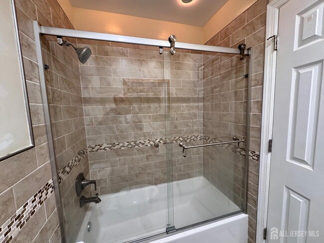 Building Photo - 489 Madison Dr