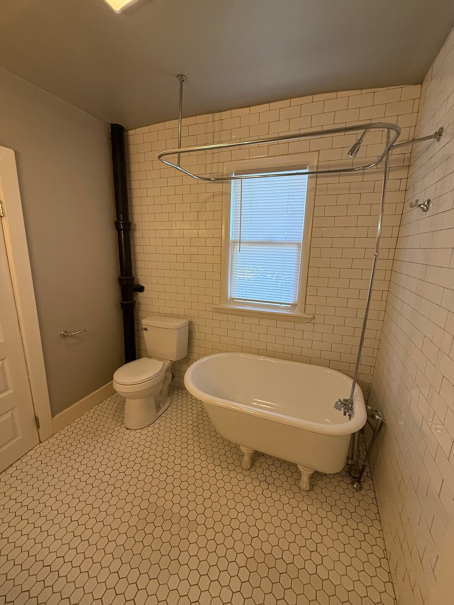 Building Photo - 706 S Saint Louis Ave