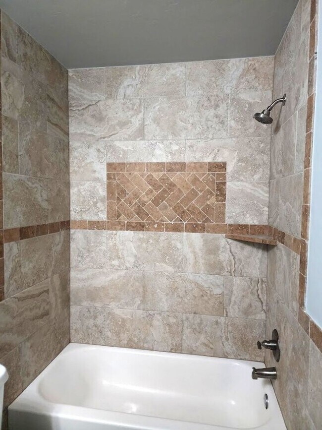 Building Photo - Campbell St Duplex