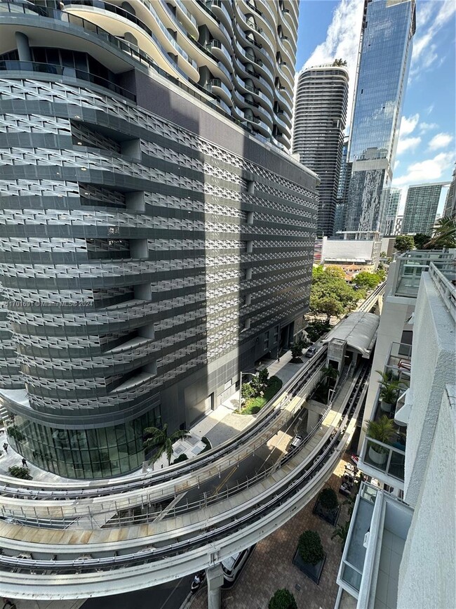 Building Photo - 1050 Brickell Ave