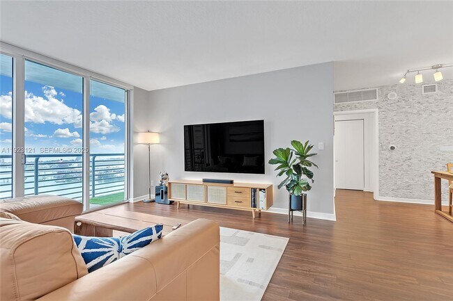 Building Photo - 335 S Biscayne Blvd