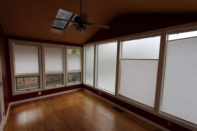 Building Photo - Charming 3-Bed Rockridge Estates Home | Arizona Room & Heated Garage