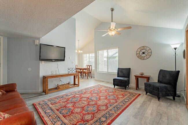 Building Photo - 4618 N Courtney Dr