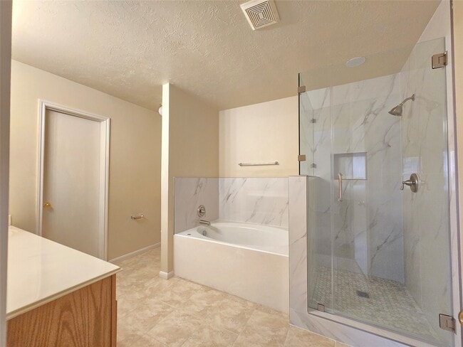Building Photo - 4011 Lone Dove Ct