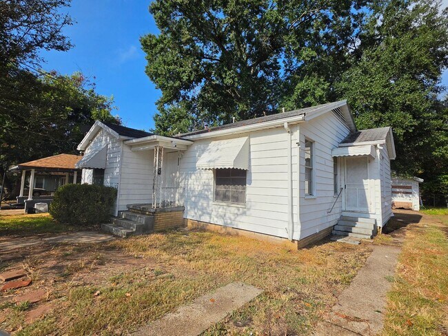 Building Photo - 4022 Golf Links Blvd