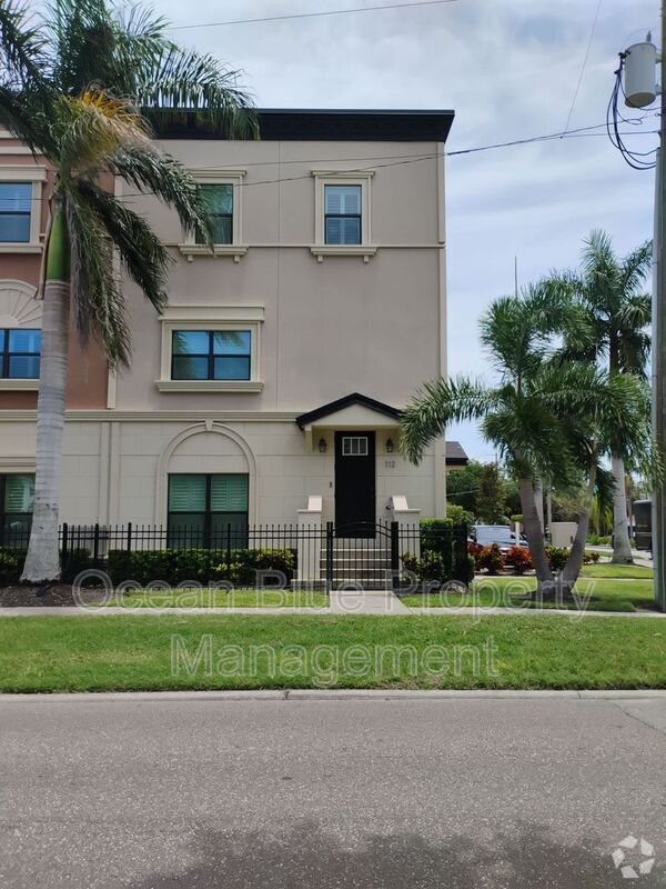 Building Photo - 3421 W Horatio St