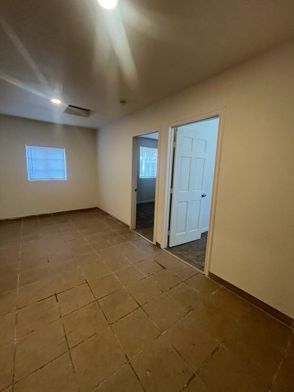 Building Photo - 5 Bedroom 2 bath home Available now