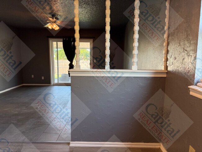 Building Photo - 804 Ranchoak Dr