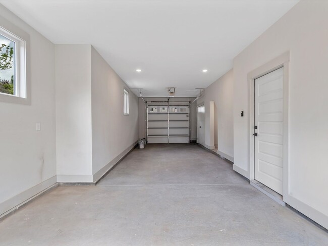 Building Photo - Townhome in West End with Rooftop Terrace ...