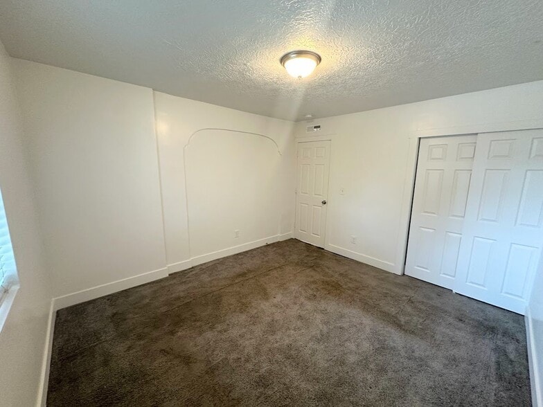 Building Photo - 435 S 900 W