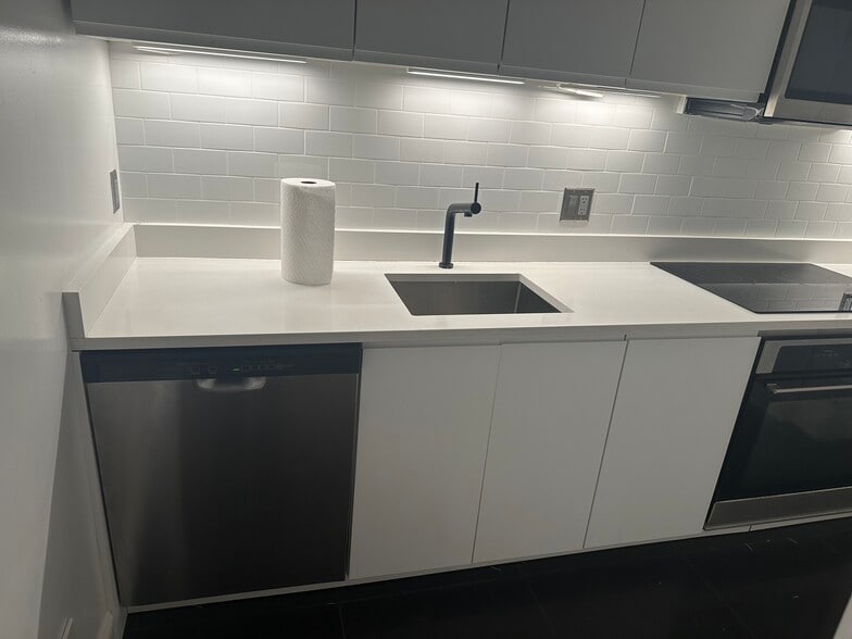 Building Photo - 1721 Riggs Pl NW