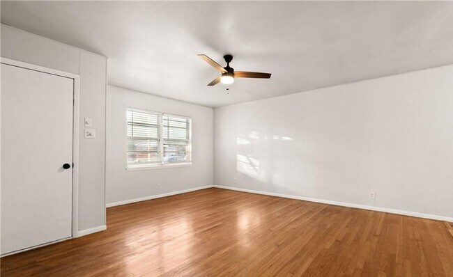 Building Photo - Renovated 4-bedroom 1.5 bathroom home!  Housing accepted! MOVE-IN SPECIAL!