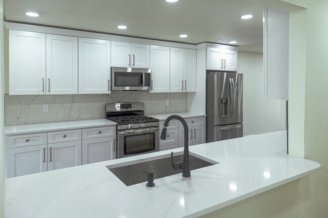 Building Photo - 7355 S Garfield Ct