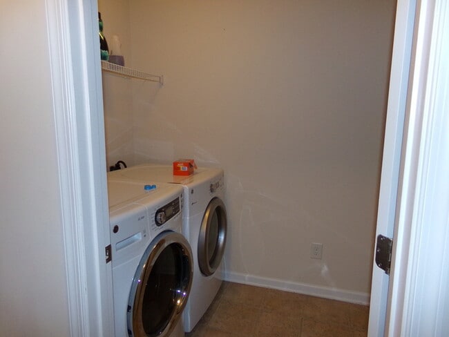 Building Photo - Coming Soon – Available November 1st! Spacious 4-Bedroom Home