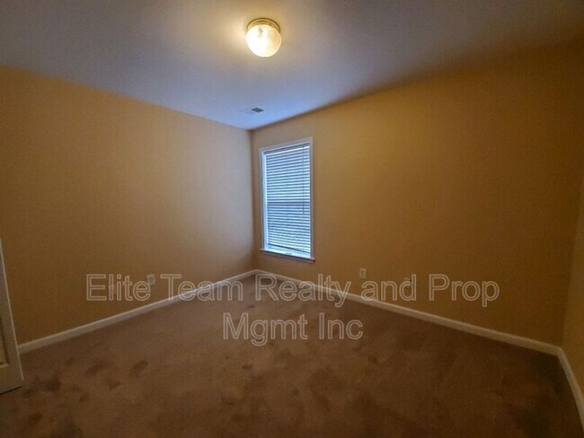 Building Photo - 10903 Chastain Parc Dr
