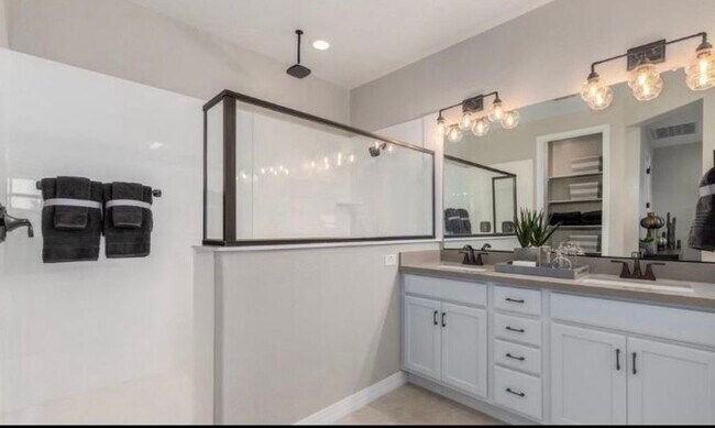 Building Photo - 17976 W Jones Ave