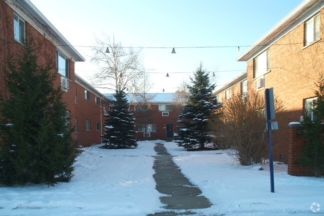 Urbane on Maple - 629 Maple Rd
