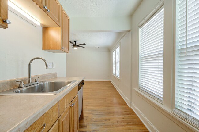 Building Photo - NE 14th St Quadplex