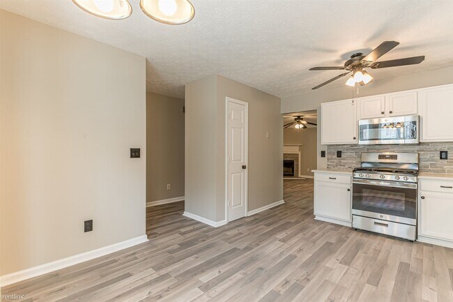 Building Photo - 3 br, 2.5 bath Townhome - 5895 Hampton Court