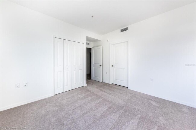 Building Photo - 14121 Heritage Landing Blvd