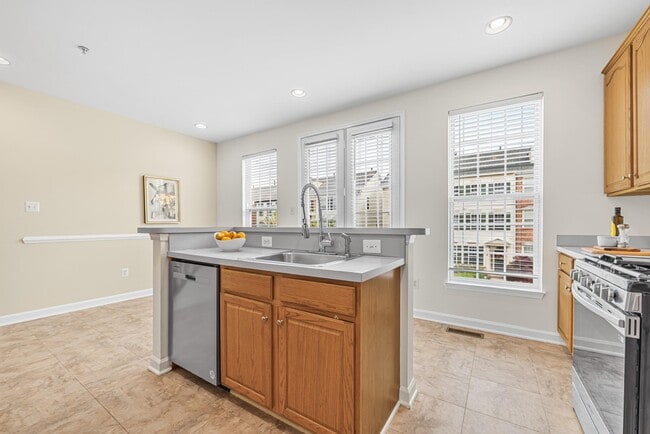 Building Photo - 631 Gatestone St