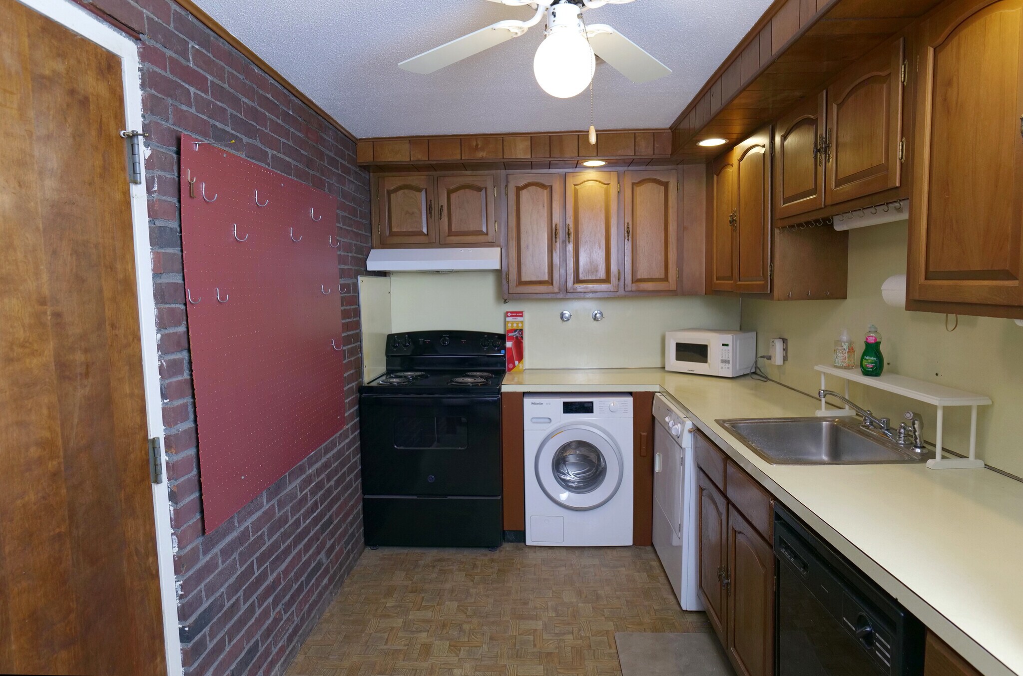 New stove, washing maching - 159 Concord Ave