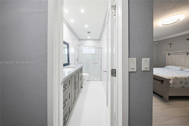 Building Photo - 300 NE 175th St