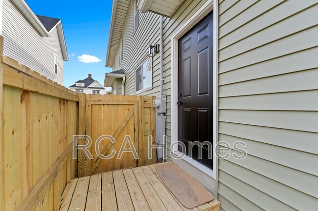 Building Photo - 18 N Gray St