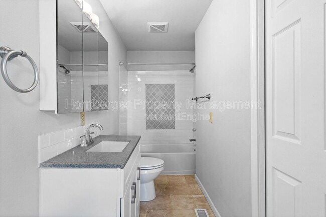 Building Photo - 1836 E 10th Ave