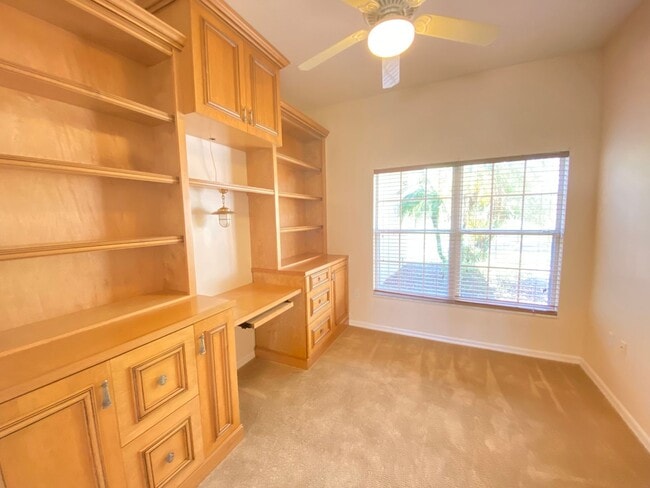 Building Photo - Amazing Solivita 2B/2B, open kitchen to fa...